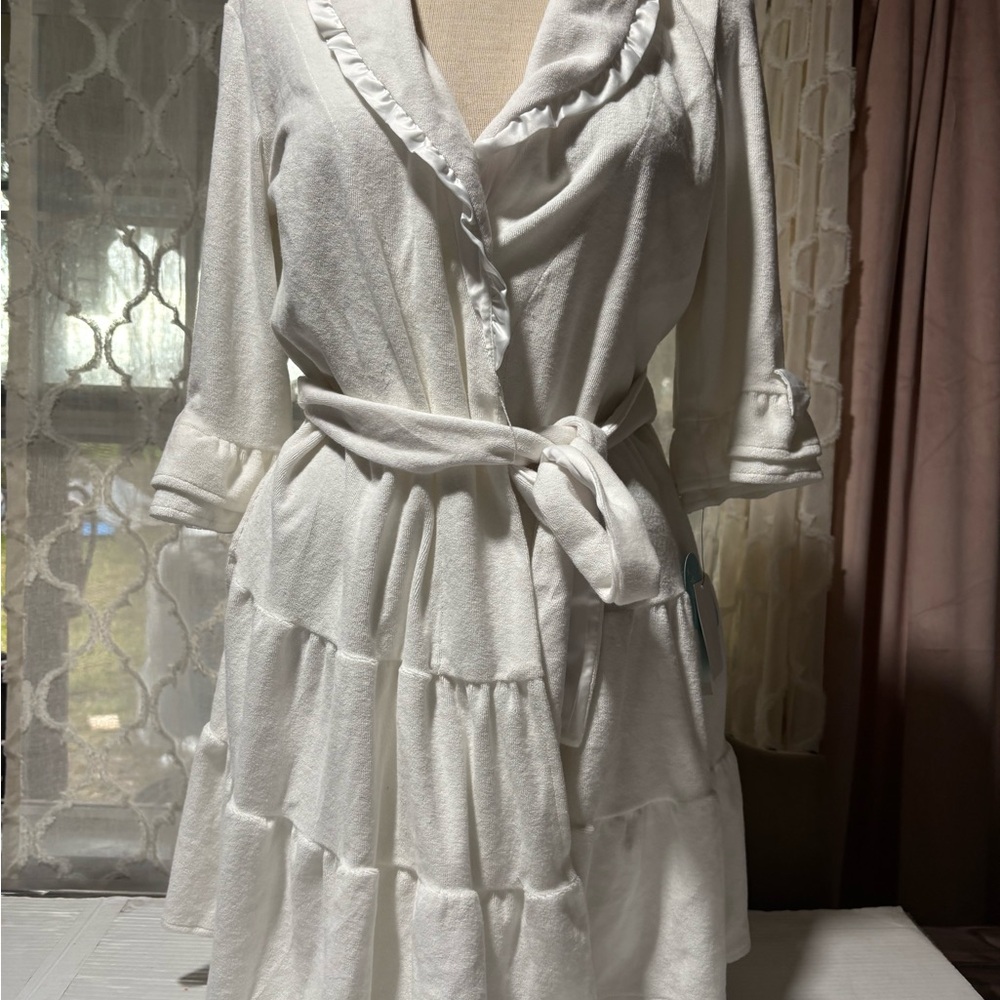 Betsey Johnson Cream Ruffle Robe - Picture 3 of 12